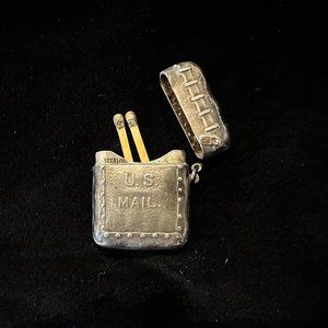 US Mail- Sterling silver Locket- Vintage